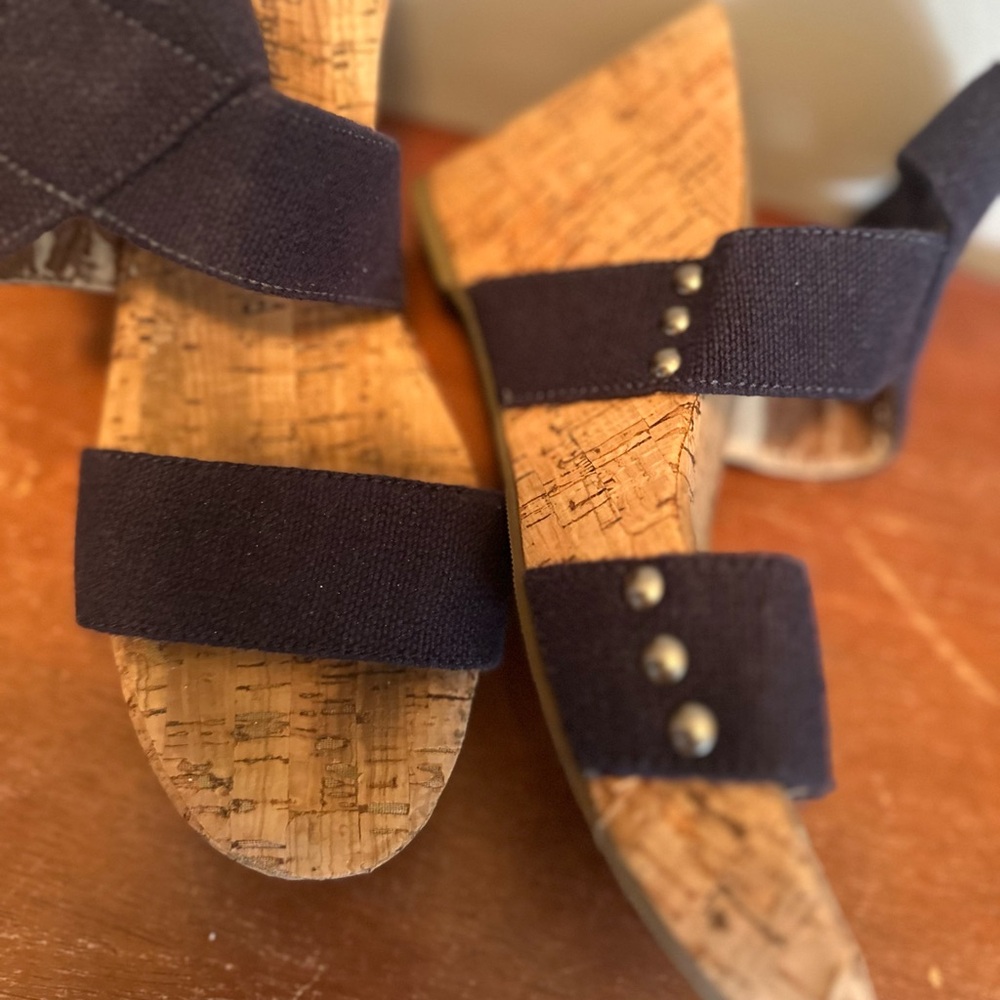 🌼Lucky Brand Navy Wedge Sandals - Picture 5 of 7